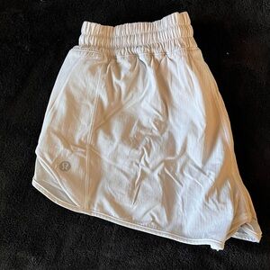 Lululemon 2 hotty hot shorts 2.5 in - white
